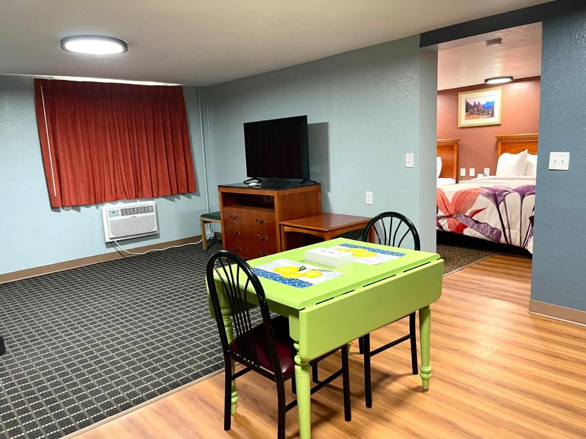 Annie Oakley Motel Oakley Esterno foto