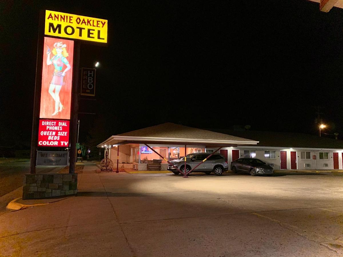 Annie Oakley Motel Oakley Esterno foto